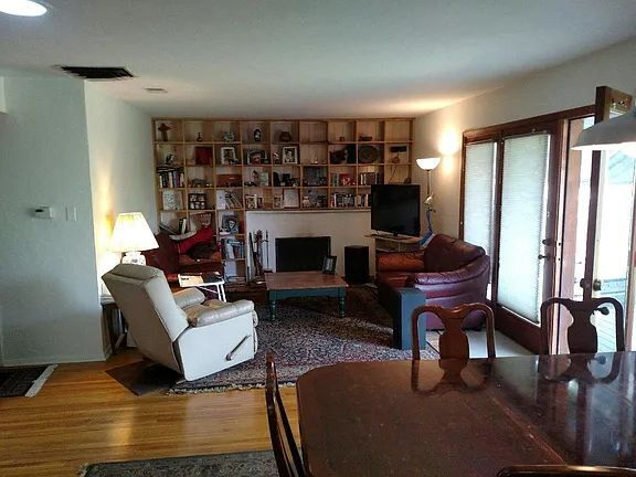 Foto del edificio - "Welcome Home: Spacious 3-Bedroom Oasis with 2 Full Baths on Dakota St NE!"