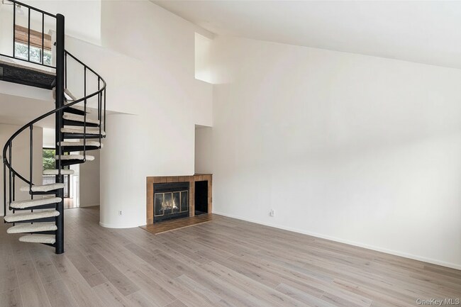 Building Photo - 71 Fox Run