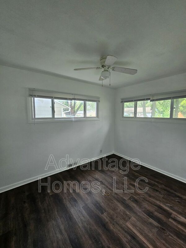 Building Photo - 11405 Crystal Ave