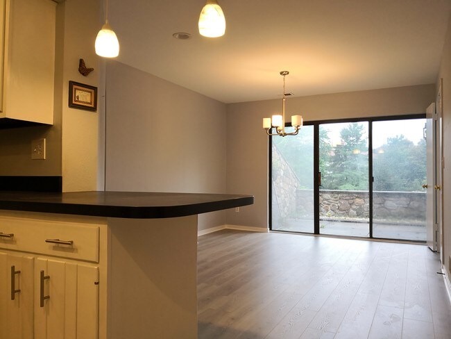 Building Photo - 17 Oak Knoll Dr