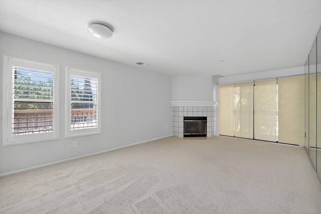 Building Photo - 1123 S Villa Way