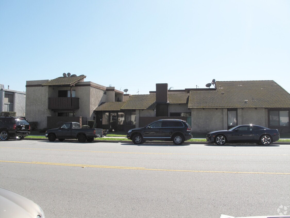 Building Photo - 2910 E 70th