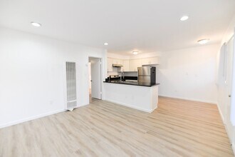 Building Photo - 247 Avenida Del Poniente