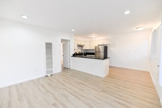 Building Photo - 247 Avenida Del Poniente