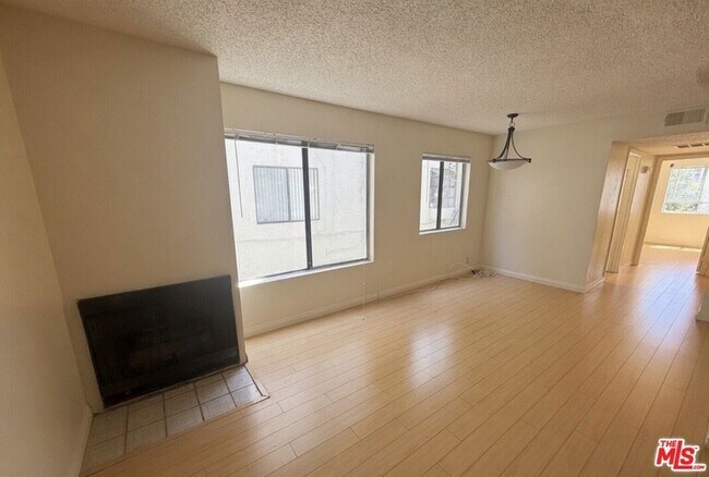 Foto del edificio - 13406 Moorpark St