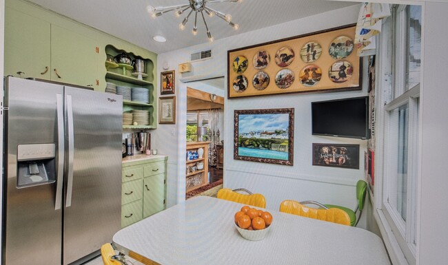 Breakfast area - 6029 Greenbush Ave