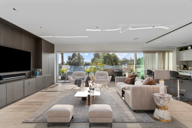 Building Photo - 838 N DOHENY Dr