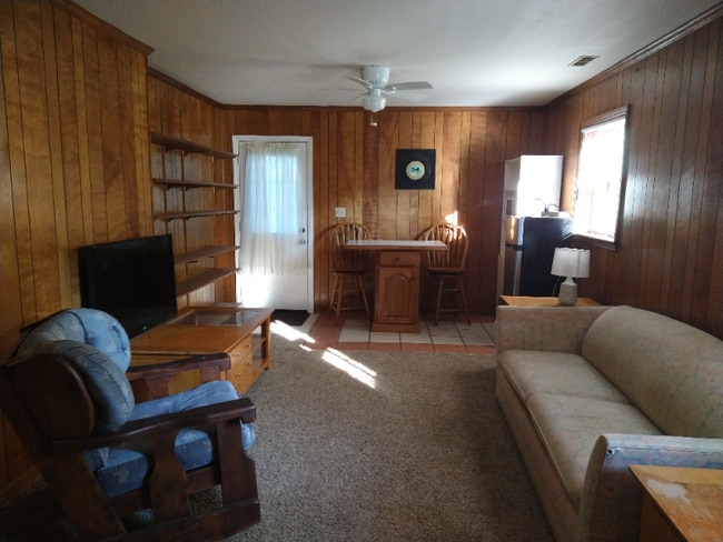 Building Photo - 1506 Camelot Cir