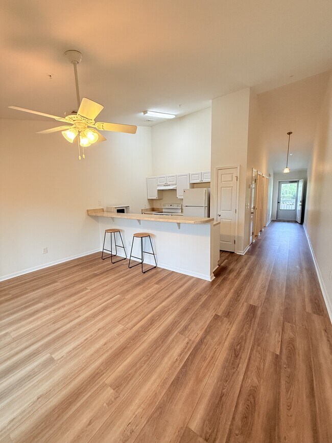 Foto del edificio - 1280 White Tree Ln