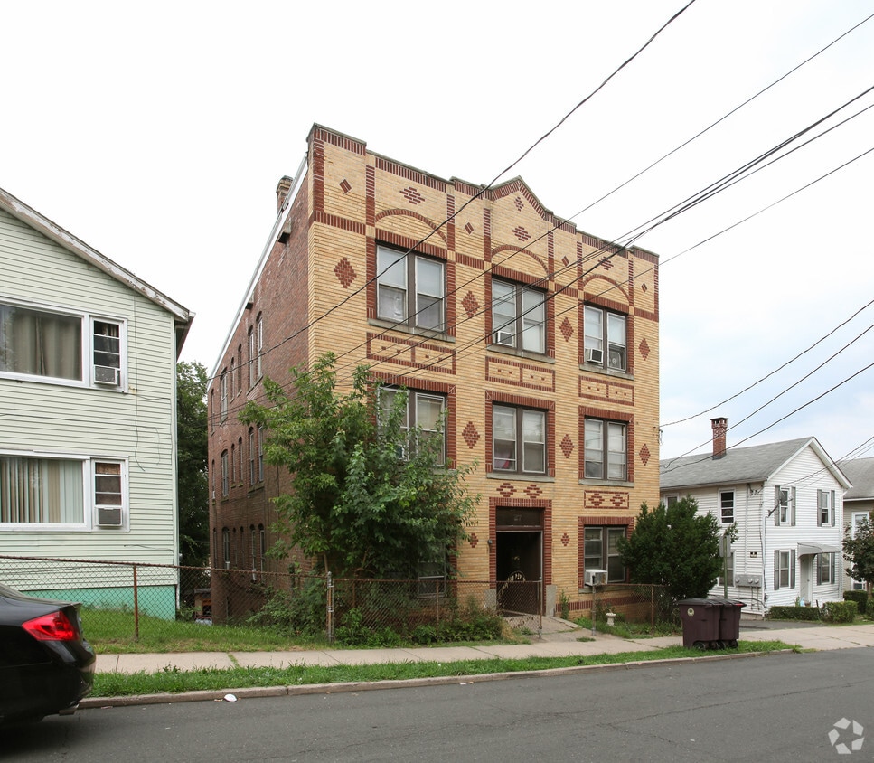 27 Sexton St, New Britain, CT 06051 27 Sexton St New Britain, CT