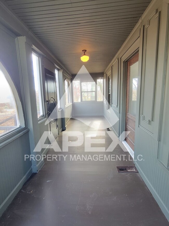 Foto del edificio - Charming 3Bd/2 Ba Renovated Craftsman Style Home in the Heart of Alcoa!