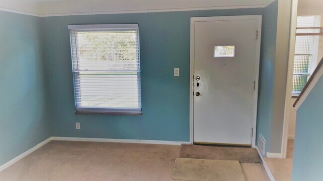 Main Room - 280 Parkview Dr