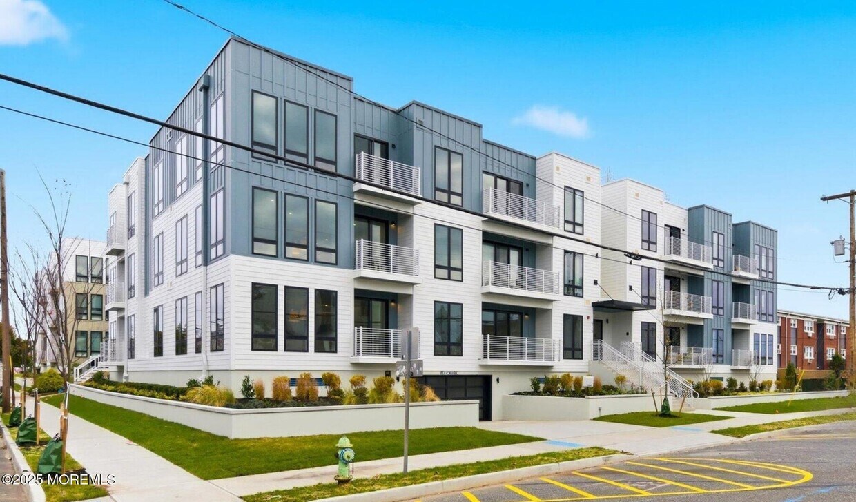 Primary Photo - 215 2nd Ave