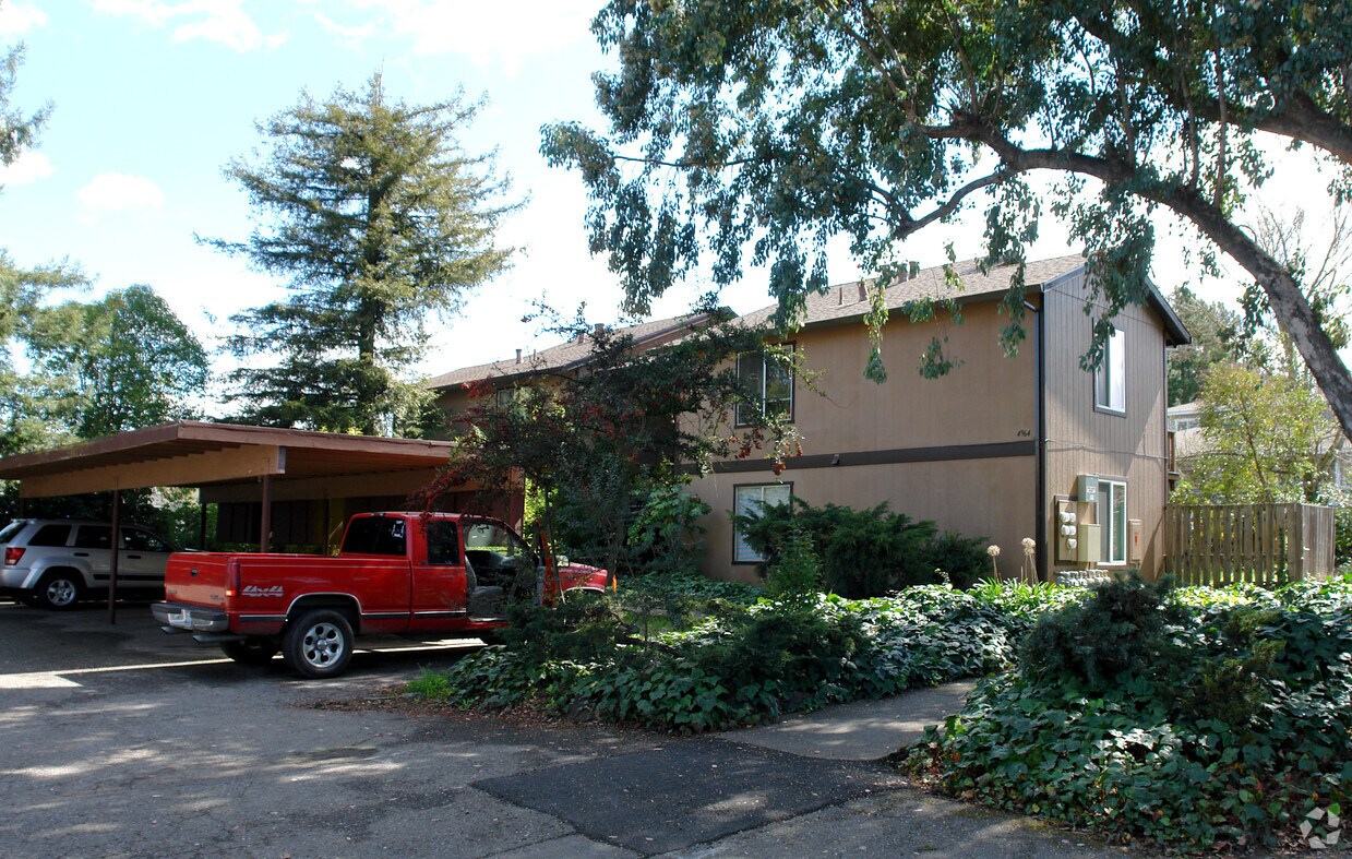 Primary Photo - 4964 School St