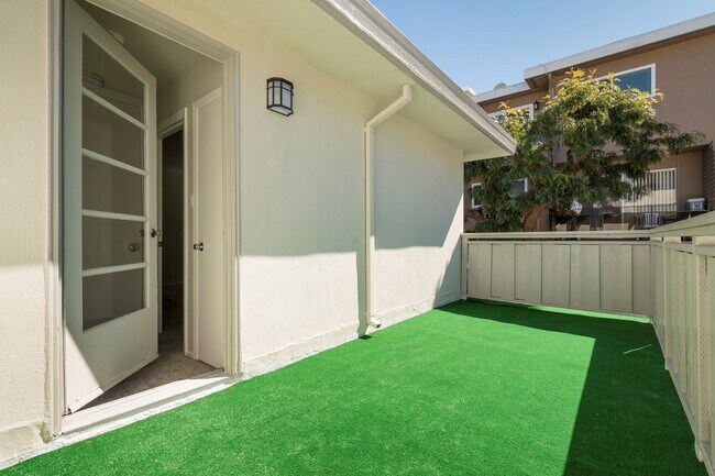 Unit 3 Outdoor Living Area - 22 Duane St