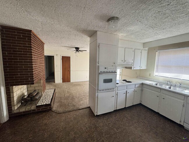 Foto del edificio - 501 Pinecrest Rd