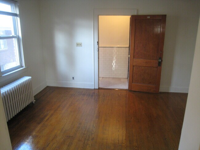 Sala de estar - 786 Brighton Ave