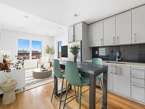 Building Photo - 139 Skillman Ave