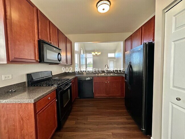 Building Photo - 902 Bluebell Cir