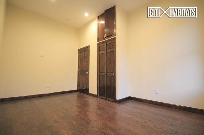 Foto del edificio - 5807 68th Rd