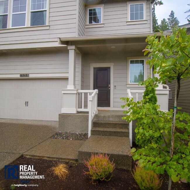 Building Photo - Beautiful Modern 6 Bedroom Home In Tehaleh!