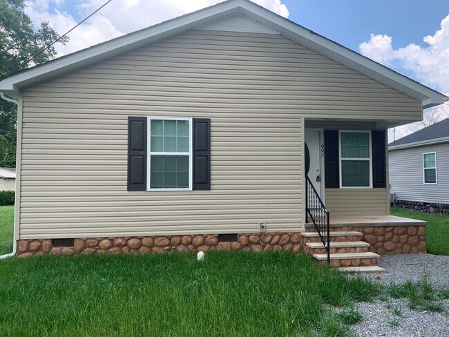 Foto del edificio - 3 br, 2 bath House - 607 Montgomery St.