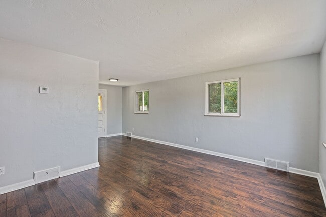 Building Photo - 446-448-448 Jacobson Dr