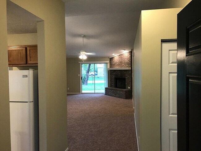 Building Photo - 3215 Keystone Lakes Way