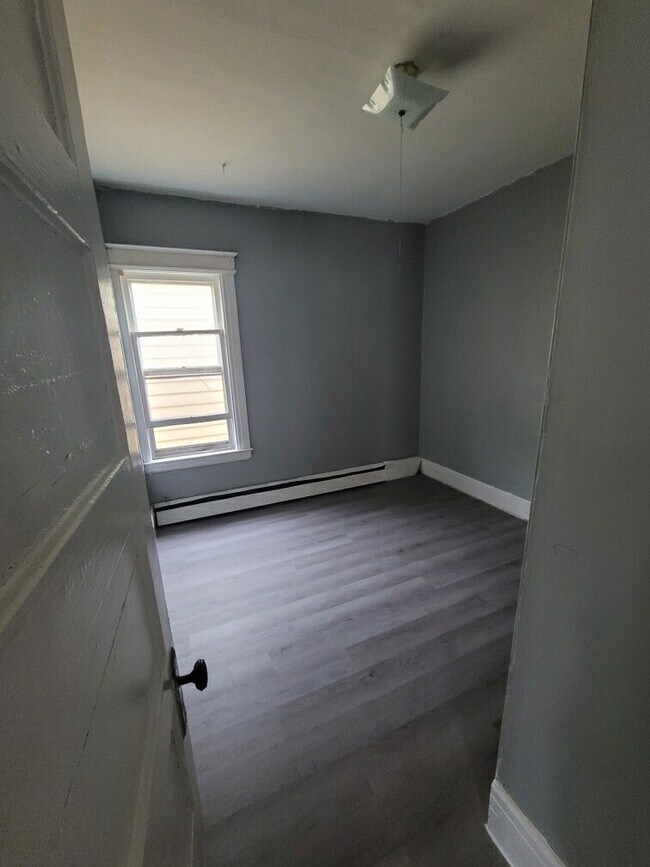 Building Photo - 136 Lilac St