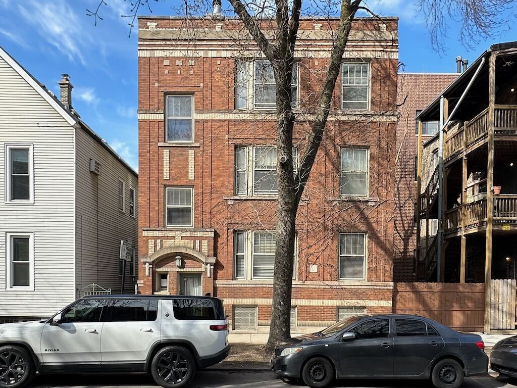 Primary Photo - 1406 W Cornelia Ave