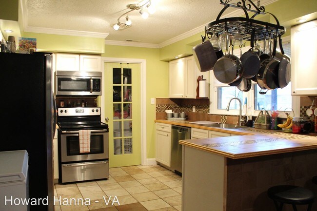 Building Photo - 3 br, 2 bath House - 1341 Devonshire Court