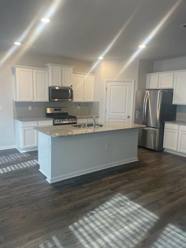 Building Photo - LIKE NEW HOME-NEIGHBORHOOD POOL, PICKLEBALL, CABANA,WALKING TRAILS