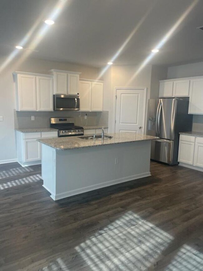 Foto del edificio - LIKE NEW HOME-NEIGHBORHOOD POOL, PICKLEBALL, CABANA,WALKING TRAILS