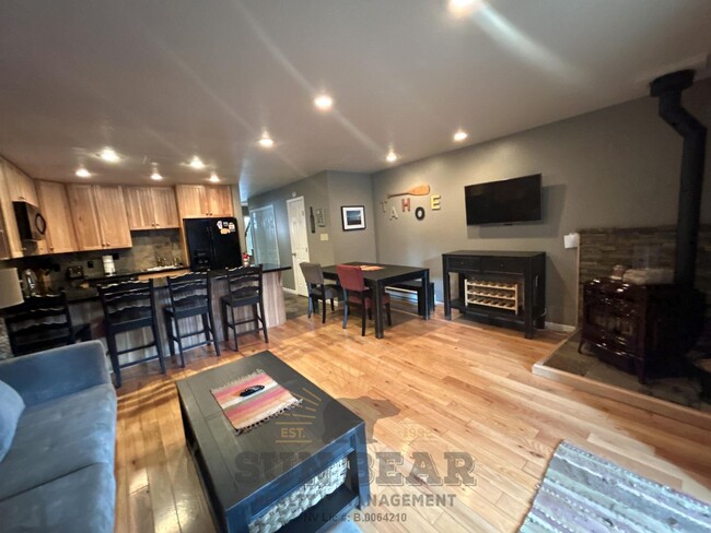 Foto del edificio - 3 Bedroom - Great Location!