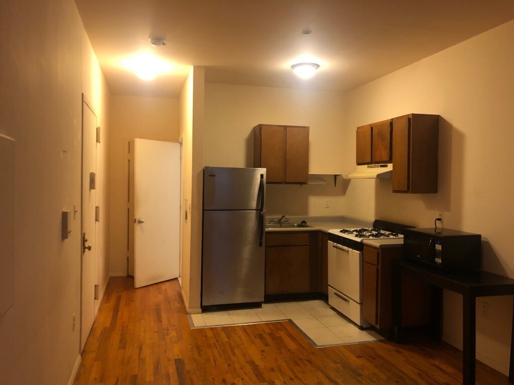 Foto del edificio - 818 Marcy Ave