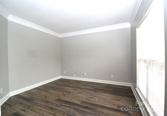 Building Photo - 5842 Shining Oak Ln