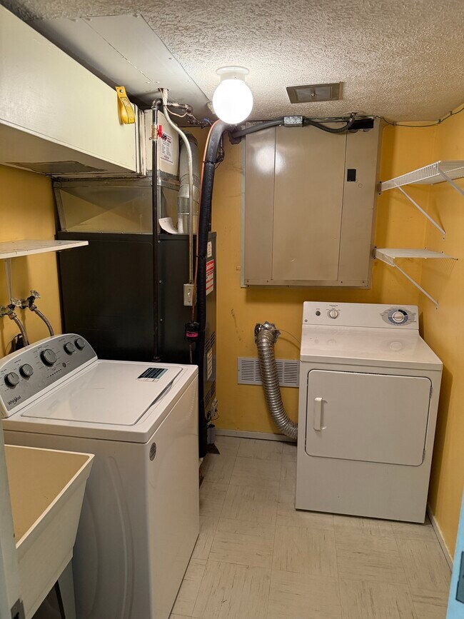 Foto del edificio - 6570 Chaffee Ct