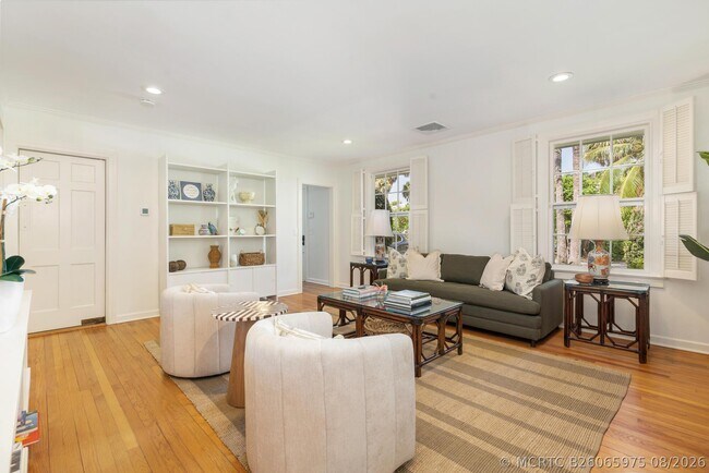Foto del edificio - 1161 N Ocean Way