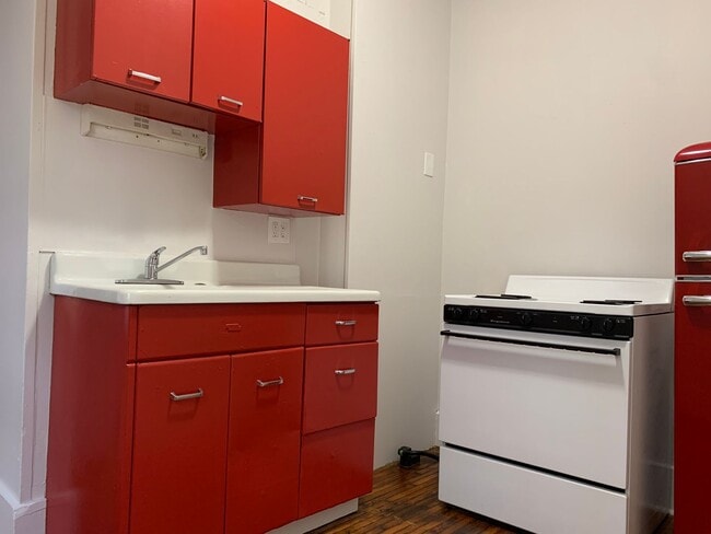 Building Photo - N Main Triplex