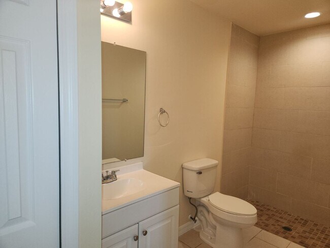 Foto del edificio - Duplex for rent