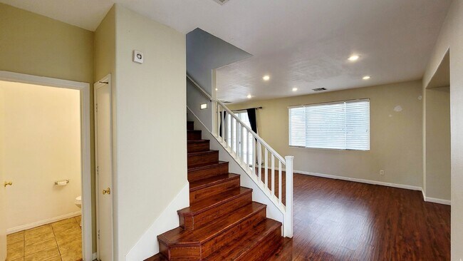 Foto del edificio - 8344 Golden Cypress Ave