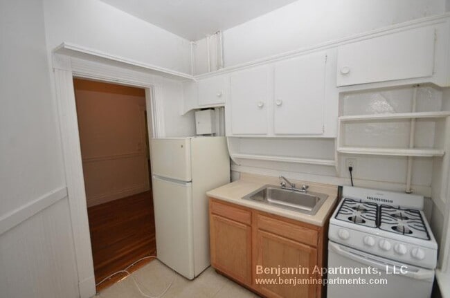 Foto del edificio - 1350 Comm.Ave. Unit 8