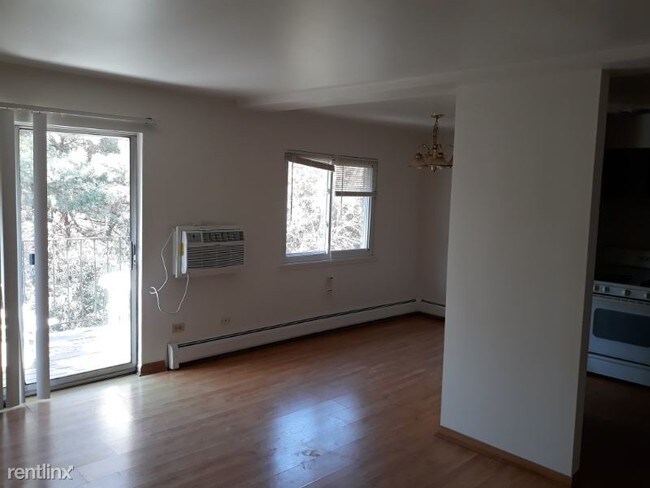 Building Photo - 820 College 301