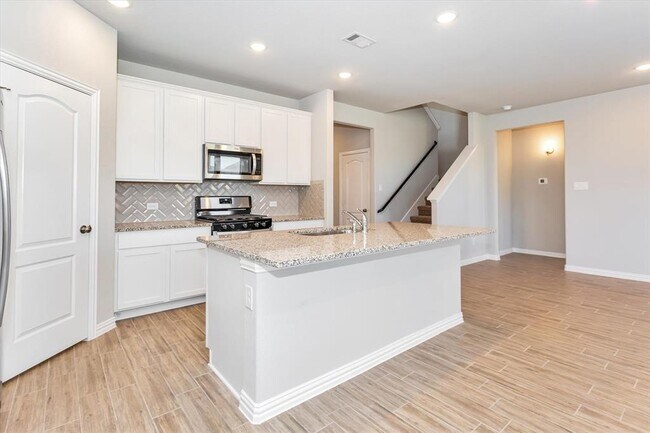 Building Photo - 31402 Whitfield Ct