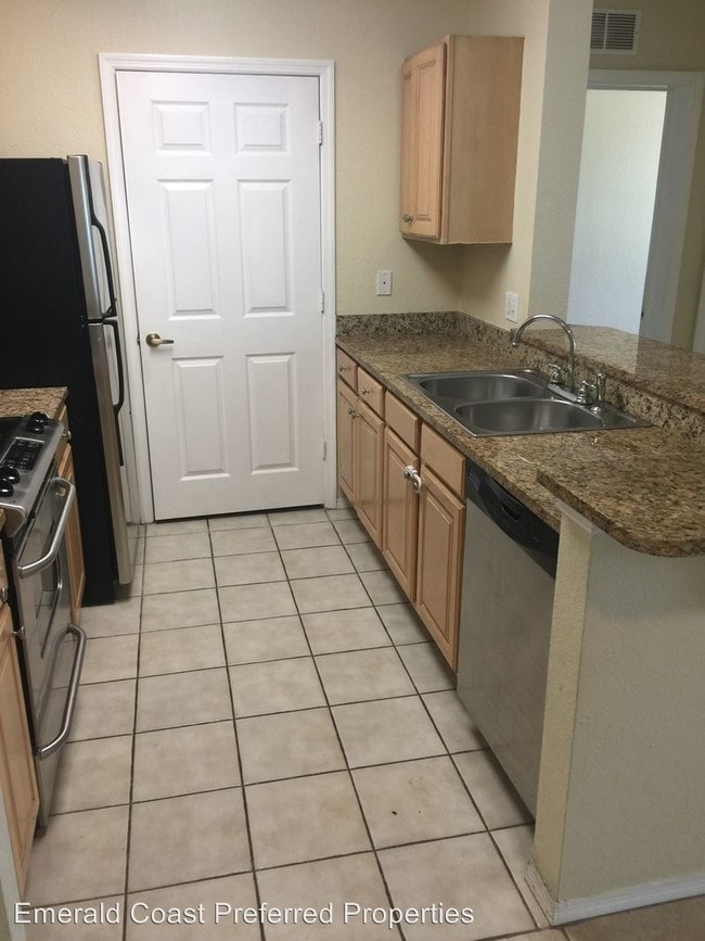 Building Photo - 4 br, 3 bath House - 101 Cape Cod Dr.