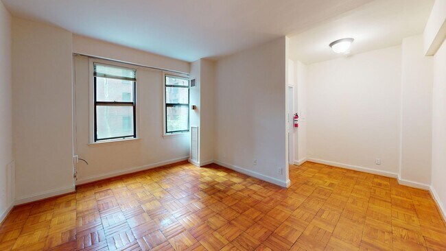 Foto del edificio - Foggy Bottom Efficiency W/Roofdeck, All En...