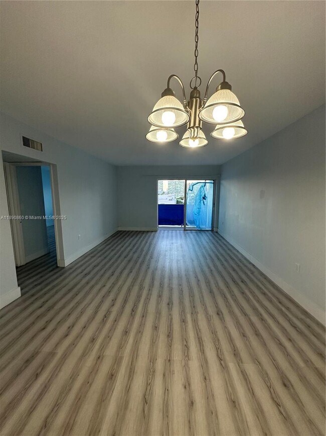 Foto del edificio - 400 Kings Point Dr