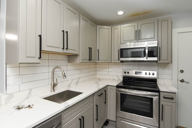 Building Photo - 1301 Estes
