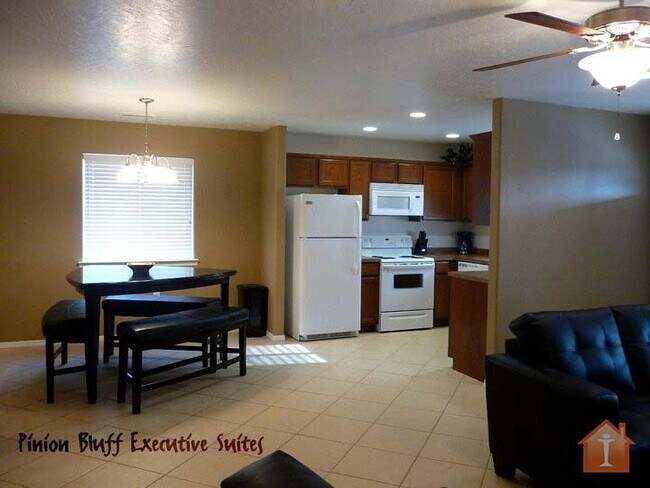 Building Photo - Pinon Bluffs Executive Suite Fully Furnished