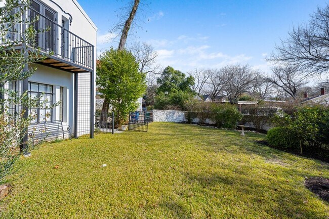 Foto del edificio - Sprawling Downtown Austin 4/3 home in Nort...